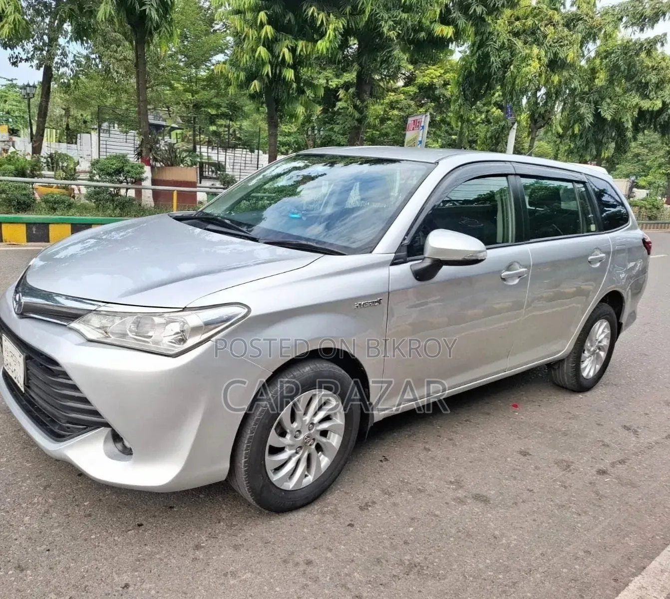 টয়োটা করোল্লা ফিল্ডার ১.৫ হাইব্রিড এফডব্লিউডি ২০১৬ সিলভার