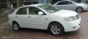 টয়োটা করোল্লা ২০০৫ সাদা
