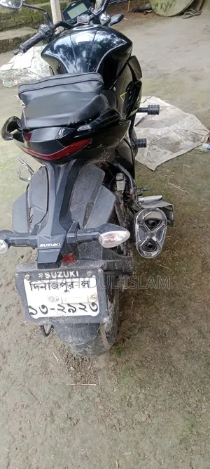 সুজুকি জিক্সার ২০২৩ ব্ল্যাক