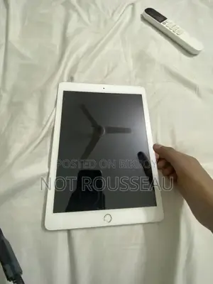 অ্যাপল আইপ্যাড ৯.৭ ৩২ জিবি সিলভার