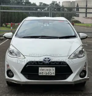 টয়োটা অ্যাকোয়া ২০১৬ সাদা