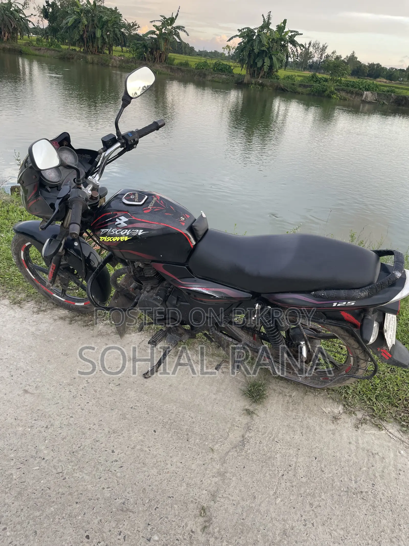 বাজাজ ডিসকভার ১২৫ ২০১৯ কালো