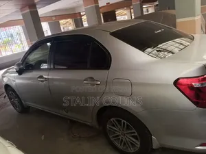 টয়োটা এক্সিও ২০১৭ সিলভার