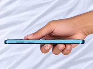 মোটোরোলা মোটো ই২২ ৬৪ জিবি সিলভার
