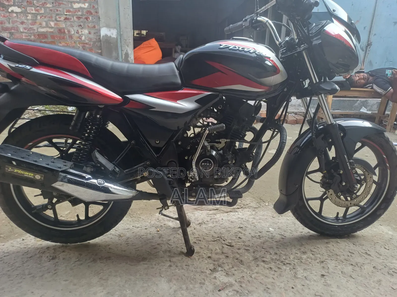 নিউ বাজাজ ডিসকভার ১২৫ ২০২৫ ব্ল্যাক