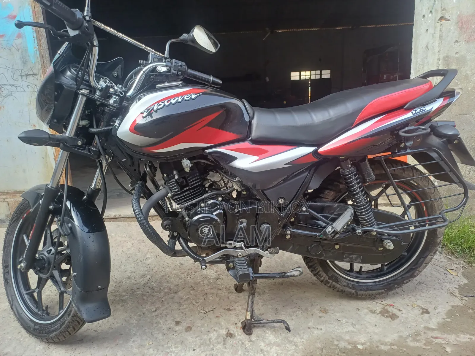 নিউ বাজাজ ডিসকভার ১২৫ ২০২৫ ব্ল্যাক