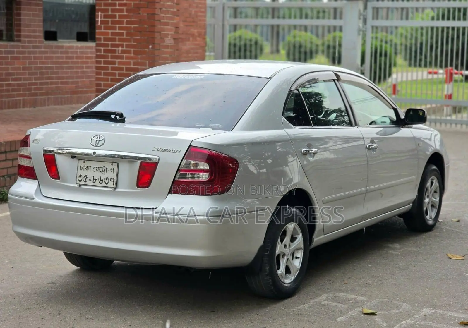 টয়োটা প্রিমিও ২০০৭ সাদা
