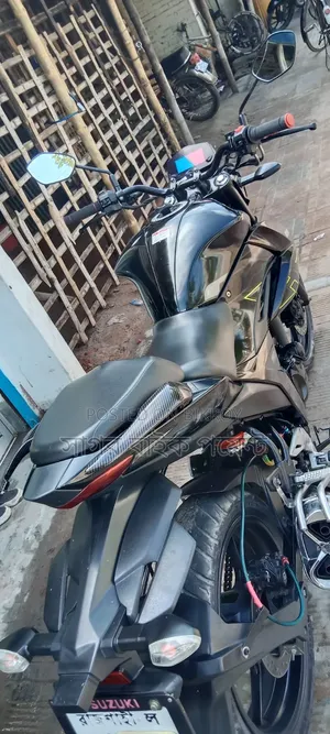 সুজুকি জিক্সার ২০২৪ ব্ল্যাক