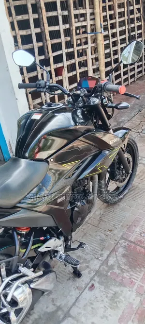 সুজুকি জিক্সার ২০২৪ ব্ল্যাক