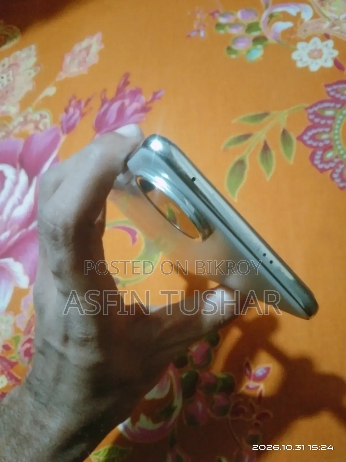 আইকিউওও ২৫৬ জিবি