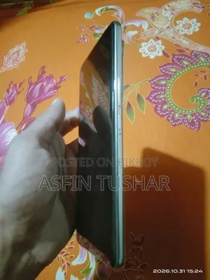আইকিউওও ২৫৬ জিবি