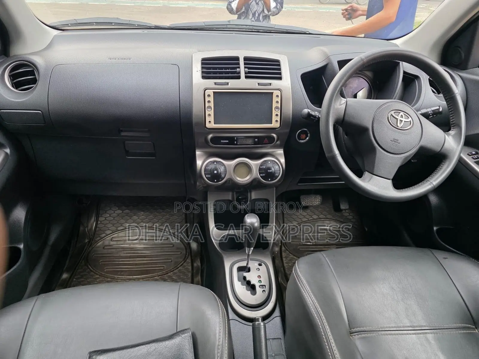 Toyota IST 2010 Green