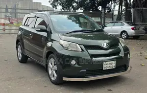 Toyota IST 2010 Green