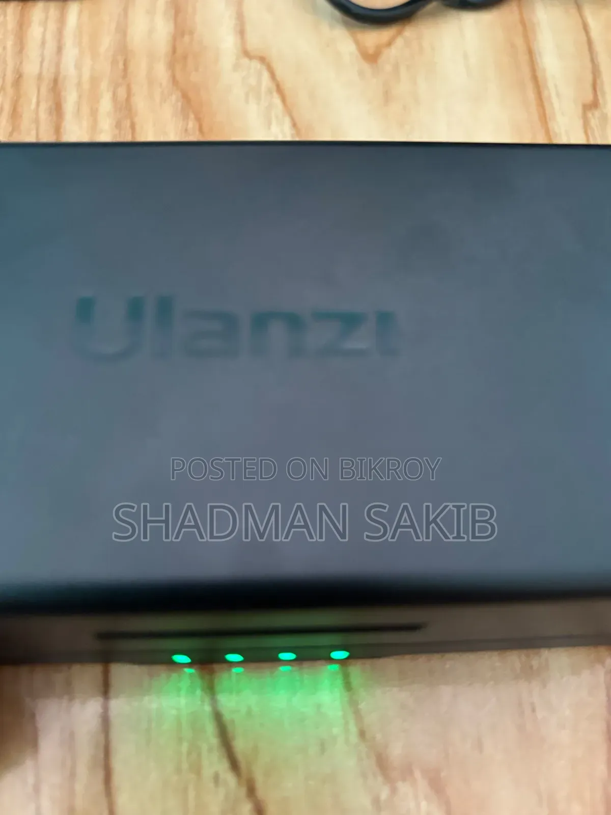 Ulanzi a 100
