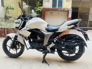 Suzuki Gixxer ২০১৫ সাদা