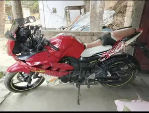 ইয়ামাহা এফজেড ২০১৬ লাল