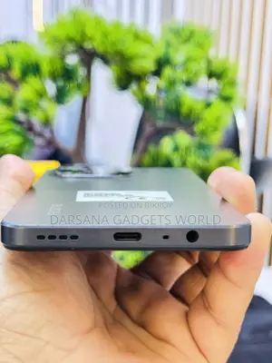রিয়েলমি নোট ৭০ ১২৮ জিবি কালো