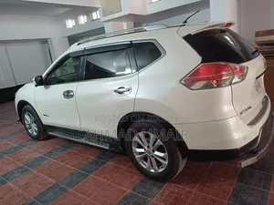 Nissan X-Trail 2.0 Hybrid Front-Wheel Drive 2016 Pearl