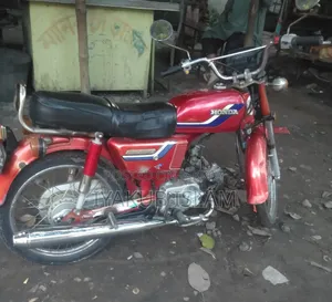 হন্ডা ১৯৯৩ লাল