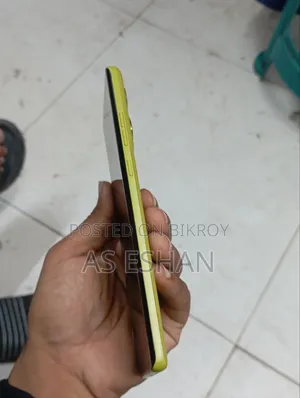 মোটোলোরো মোটো জি৮৫ ১২৮ জিবি হলুদ