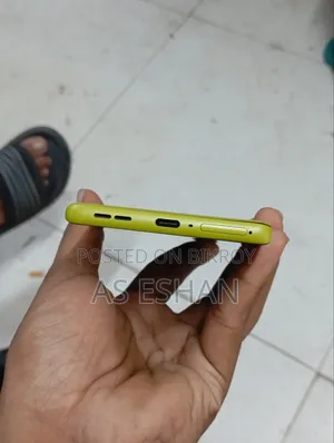 মোটোলোরো মোটো জি৮৫ ১২৮ জিবি হলুদ