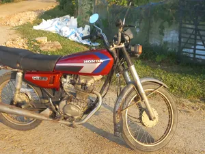 হোন্ডা সিজি ১২৫ ২০০২ লাল