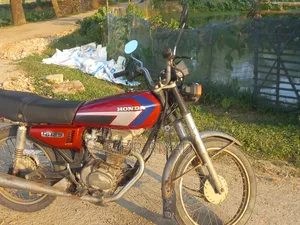 হোন্ডা সিজি ১২৫ ২০০২ লাল