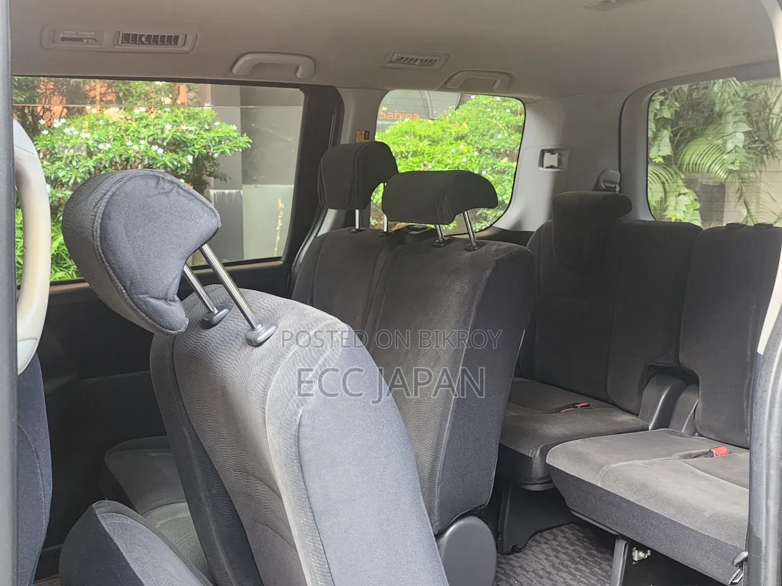 Toyota Noah 2.0 143hp AWD (7 Seater) 2011 Gray