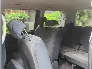 Toyota Noah 2.0 143hp AWD (7 Seater) 2011 Gray