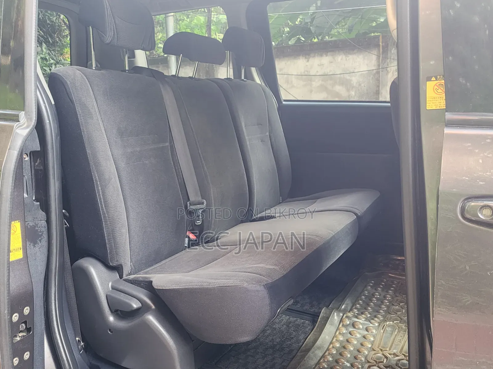 Toyota Noah 2.0 143hp AWD (7 Seater) 2011 Gray