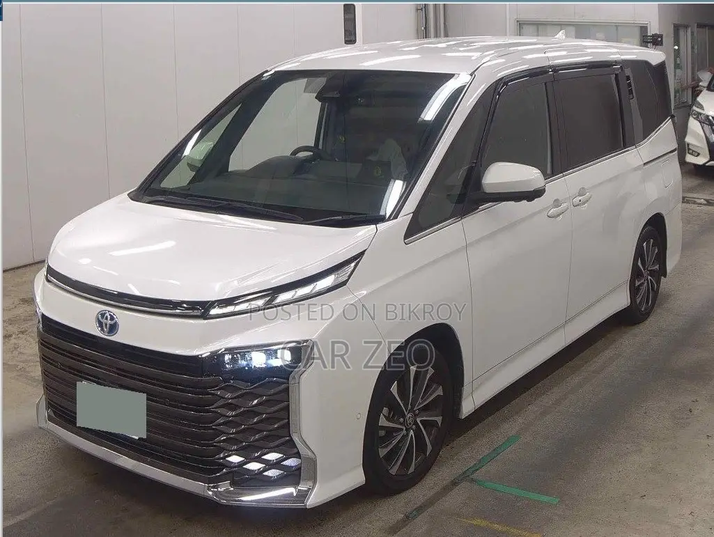 Toyota Voxy 2022 Pearl