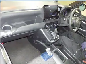 Toyota Voxy 2022 Pearl