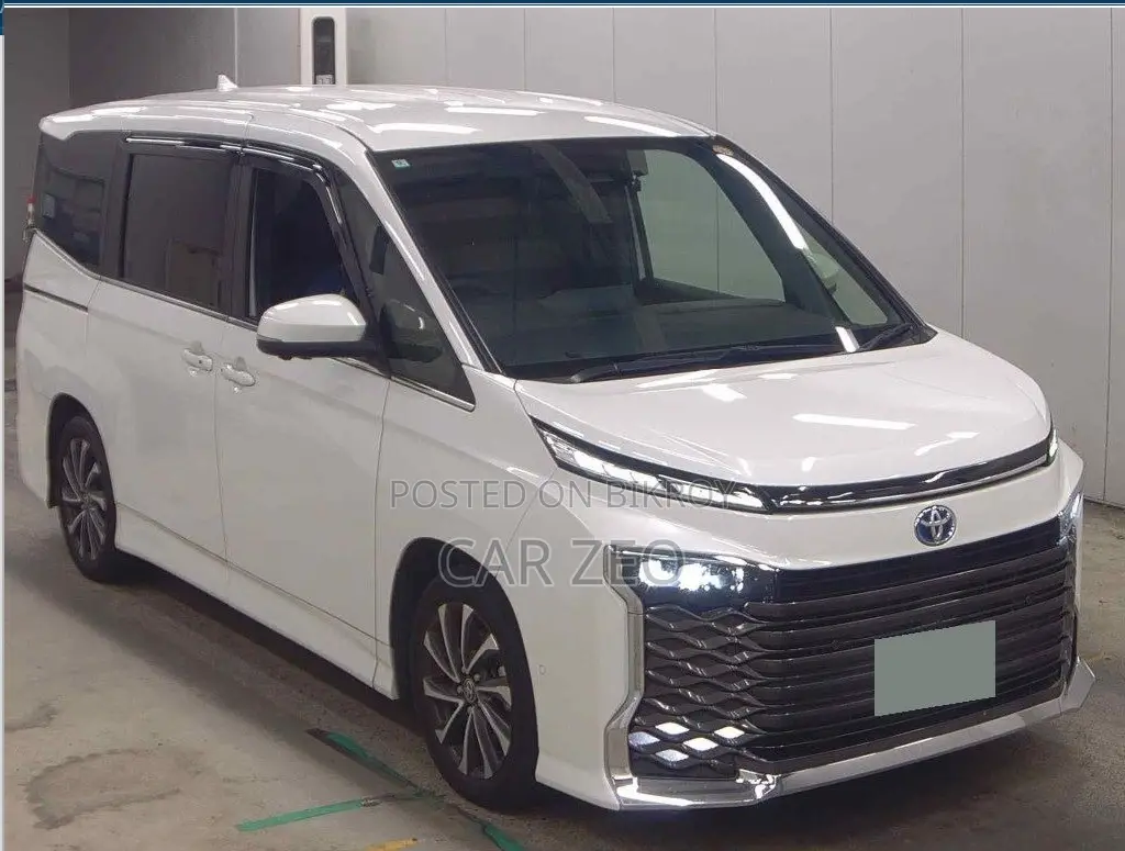 Toyota Voxy 2022 Pearl