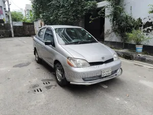 Toyota Platz 2001 Silver