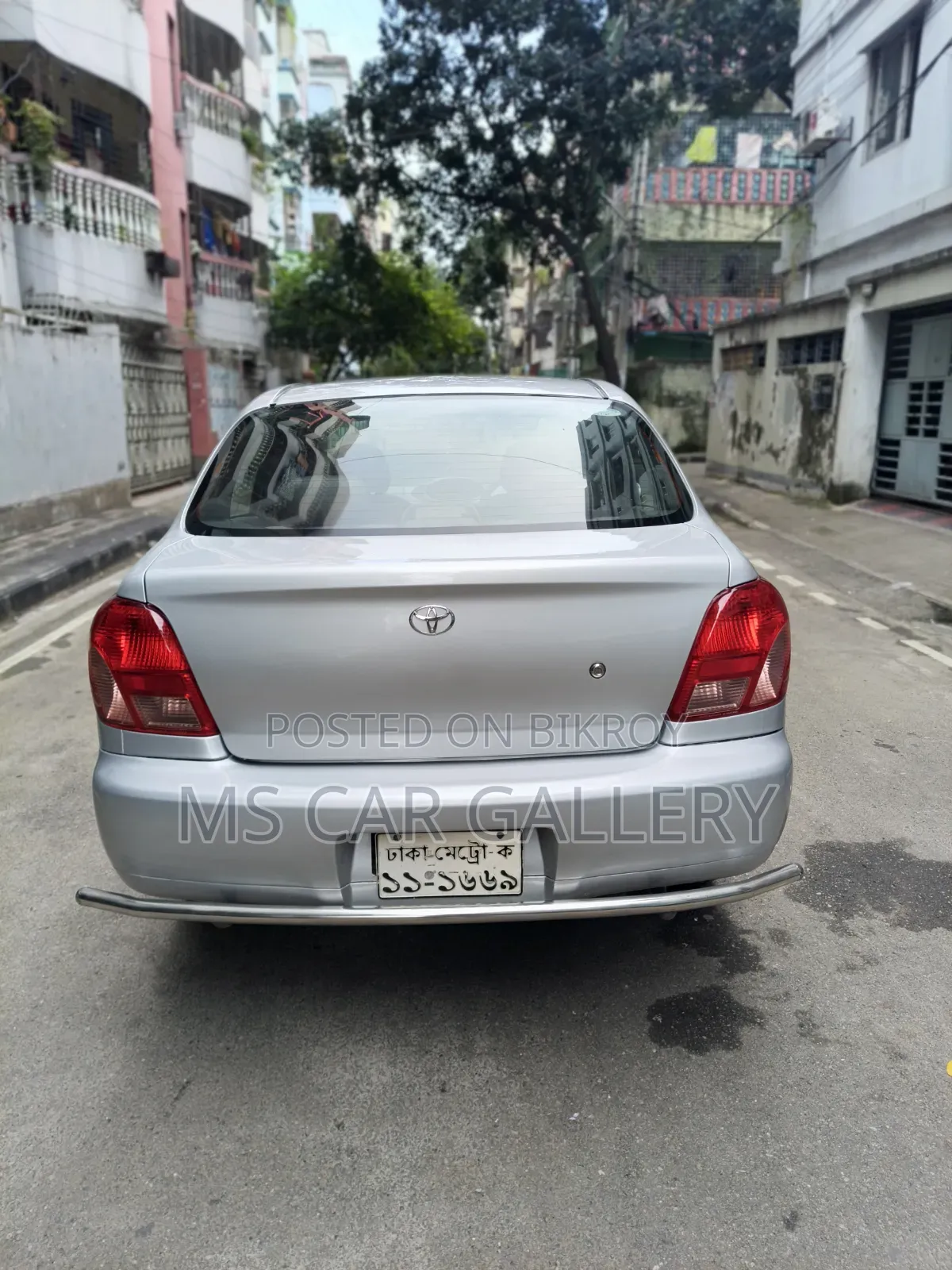 Toyota Platz 2001 Silver