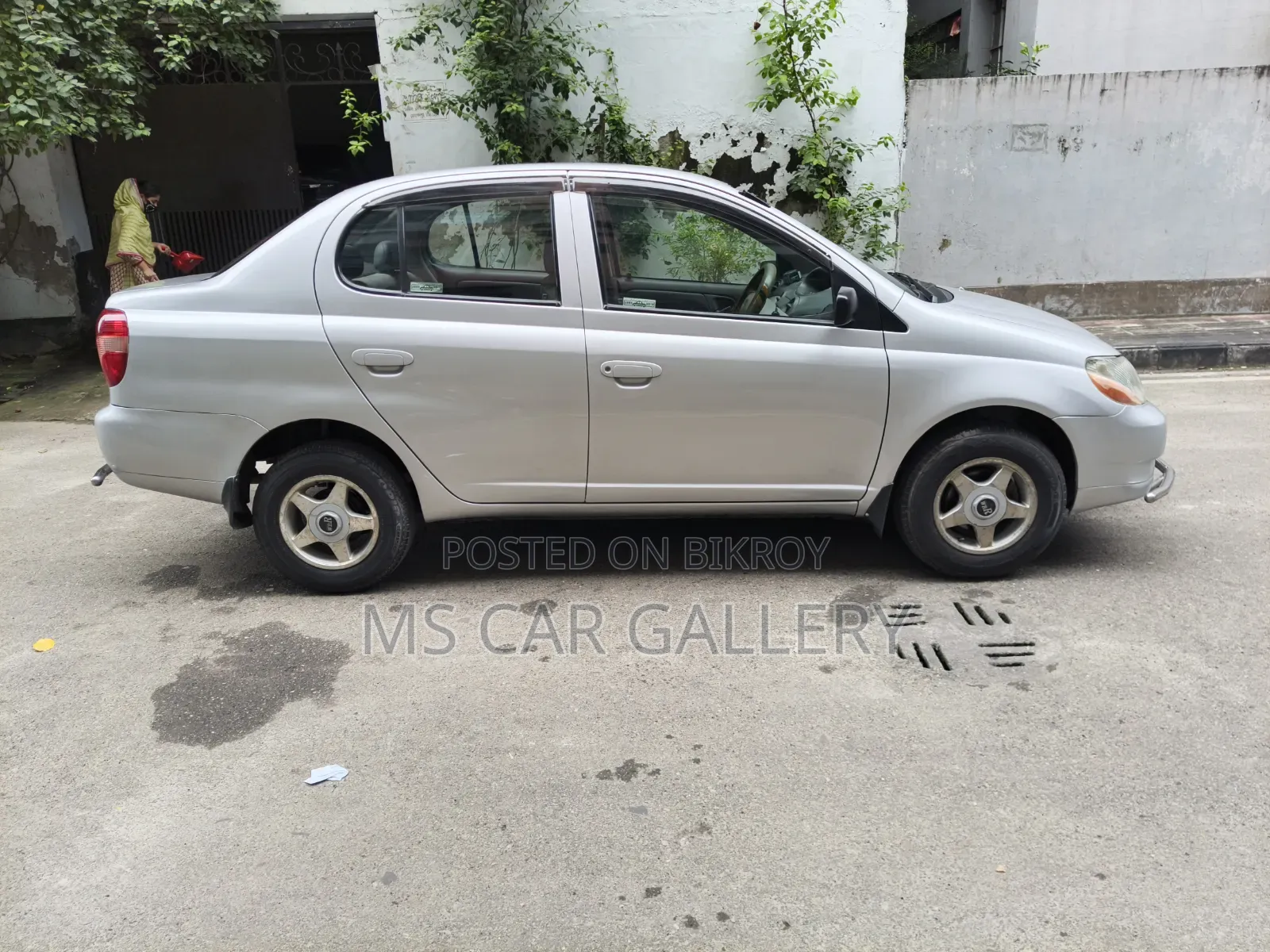 Toyota Platz 2001 Silver