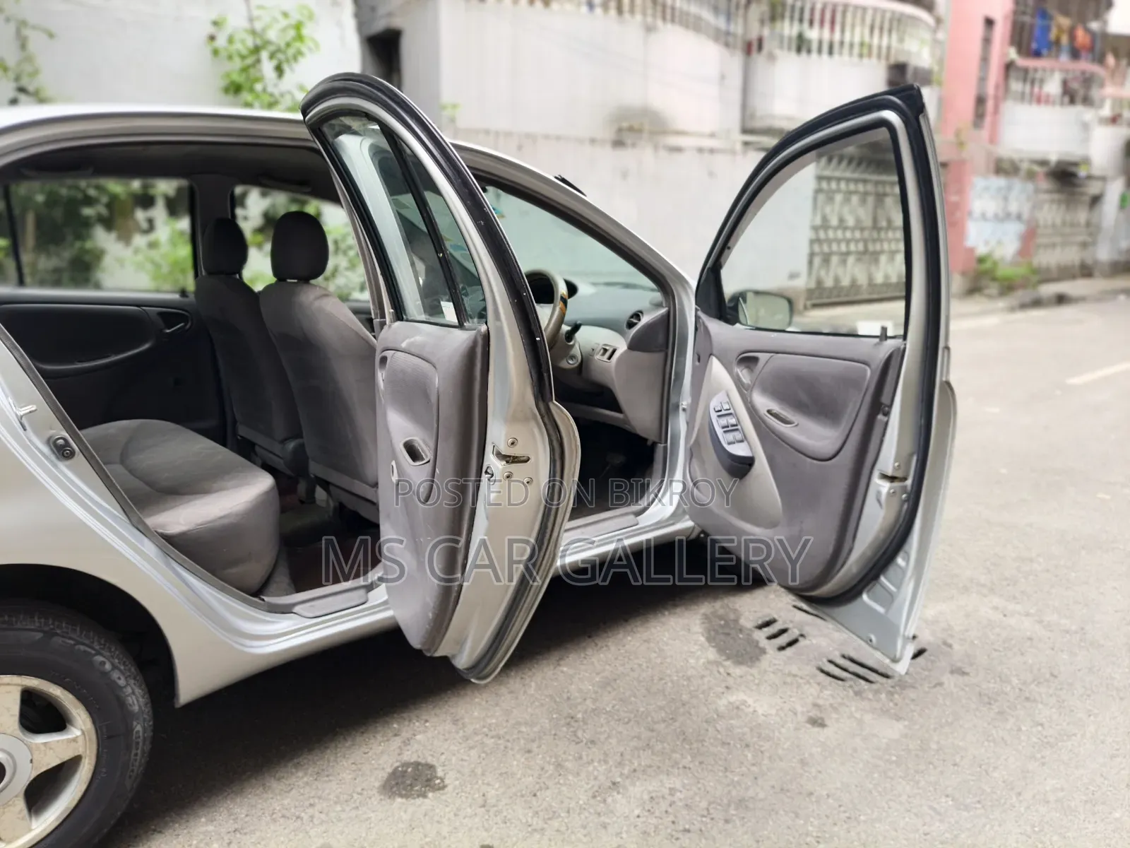 Toyota Platz 2001 Silver