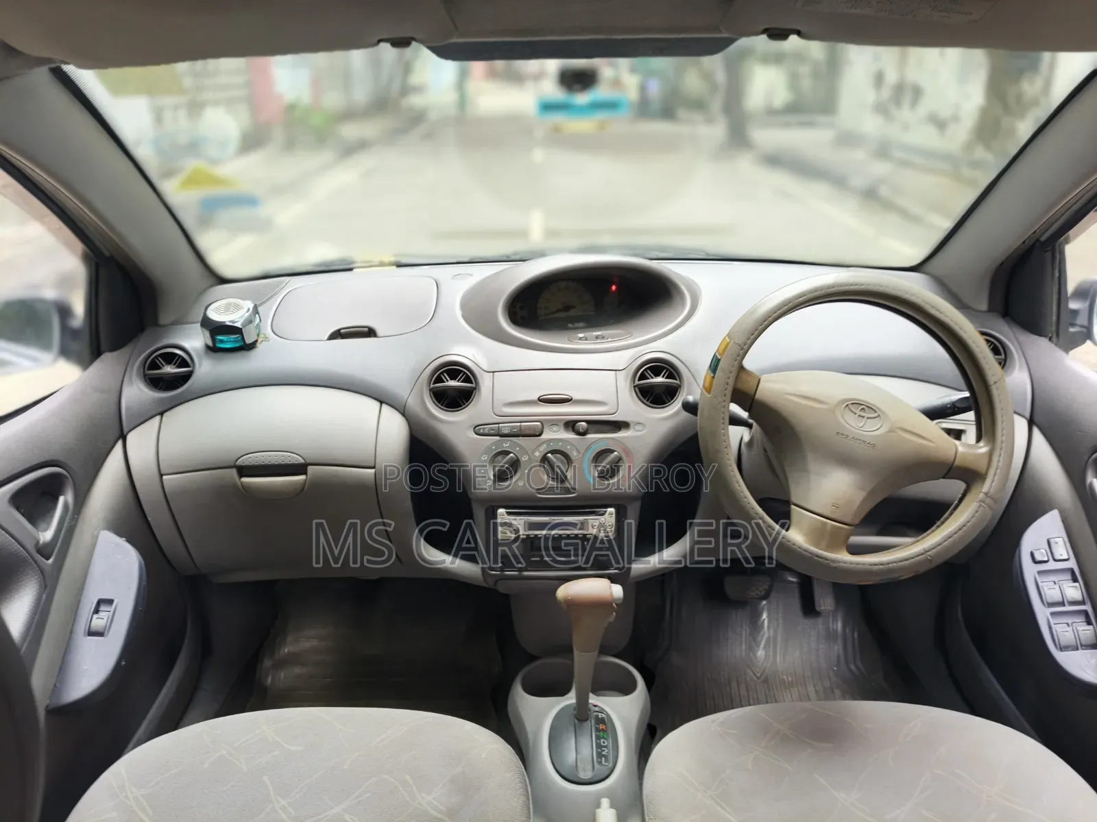 Toyota Platz 2001 Silver