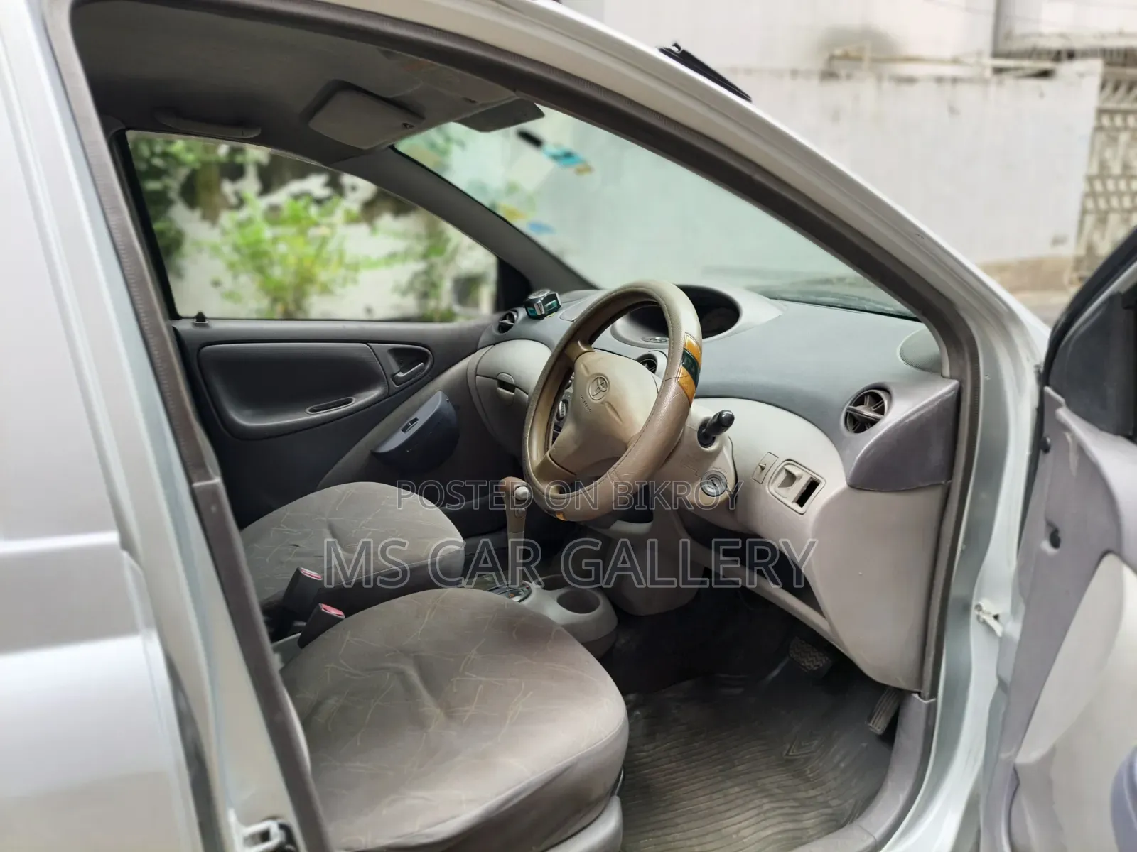 Toyota Platz 2001 Silver