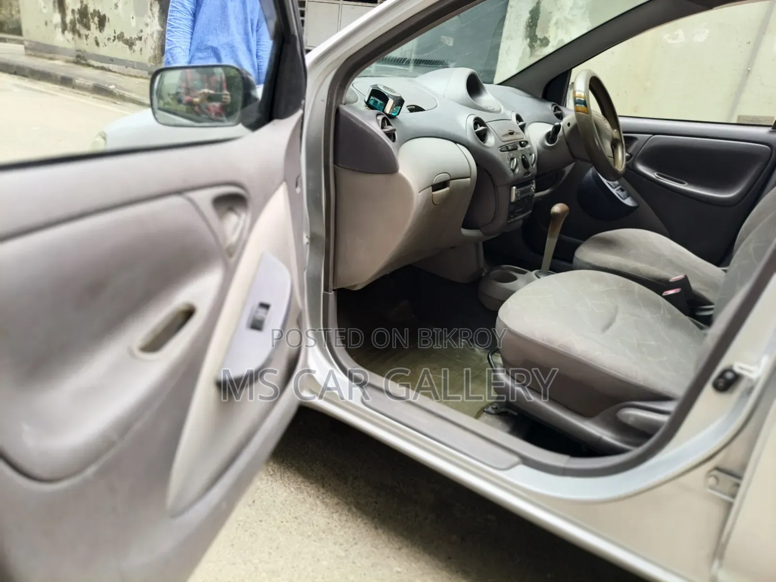 Toyota Platz 2001 Silver