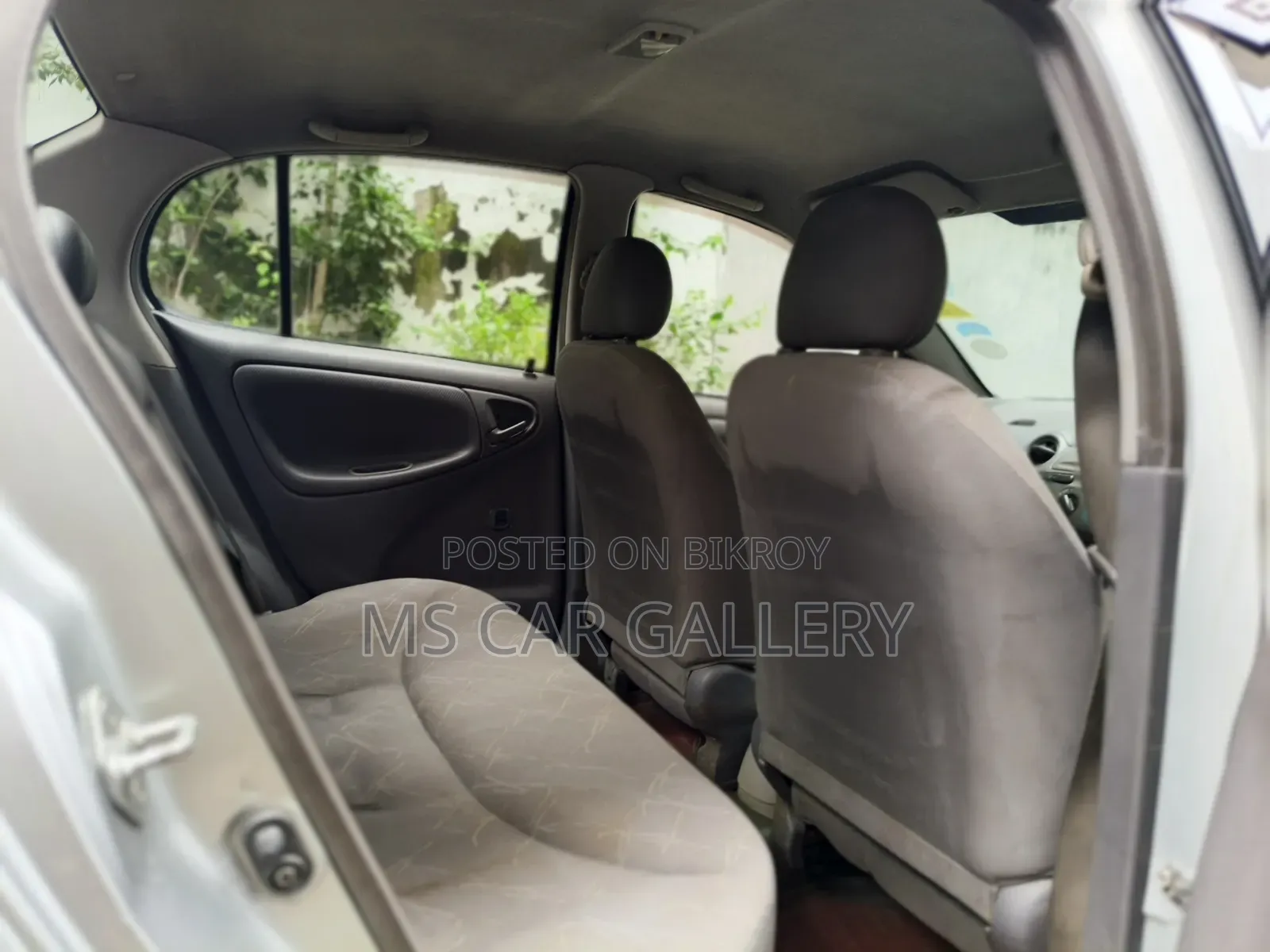 Toyota Platz 2001 Silver