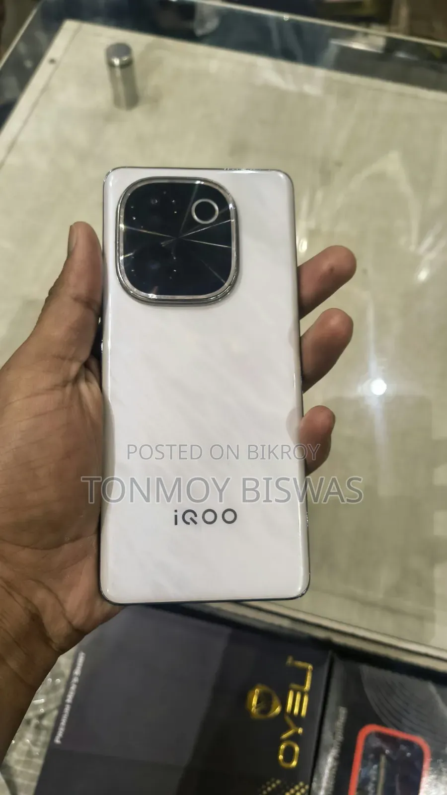 আইকিউওও ১২৮ জিবি সাদা