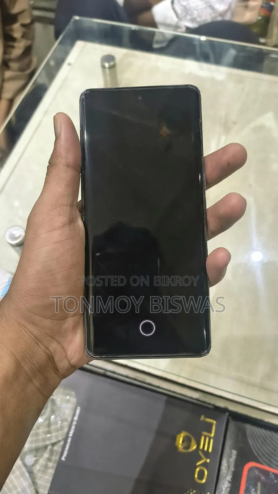আইকিউওও ১২৮ জিবি সাদা