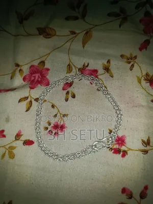 আমি এই রুপার চেইনটি বিক্রি করব