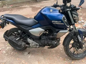 ইয়ামাহা এফজেডএস ভি৩ ২০২২ নীল