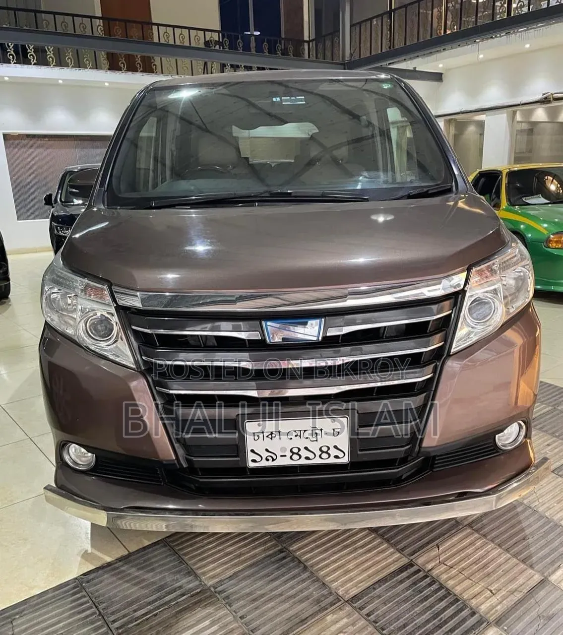 Toyota Noah 1.8 Front-Wheel Drive Hybrid (7 seater) 2014