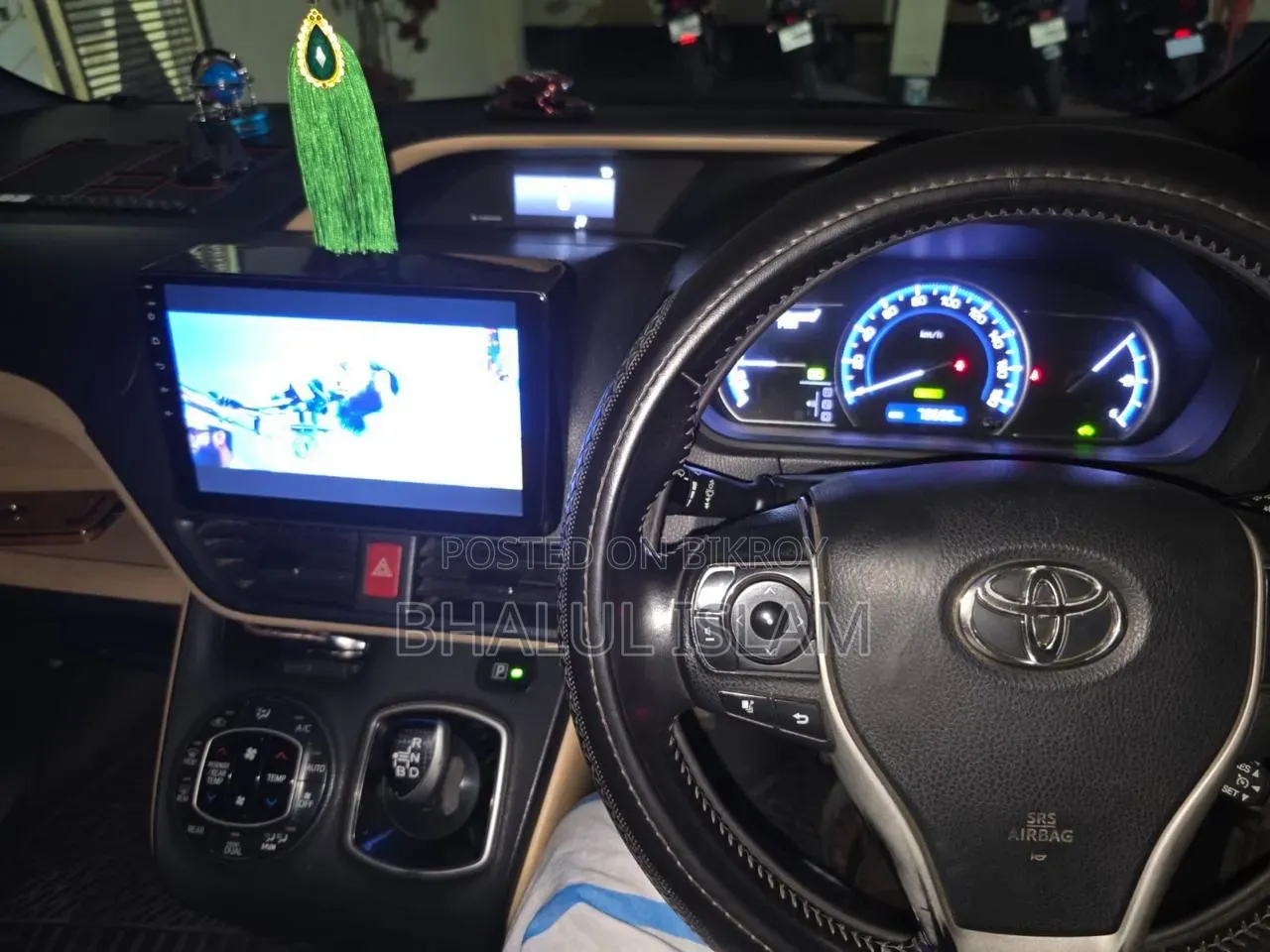 Toyota Noah 1.8 Front-Wheel Drive Hybrid (7 seater) 2014