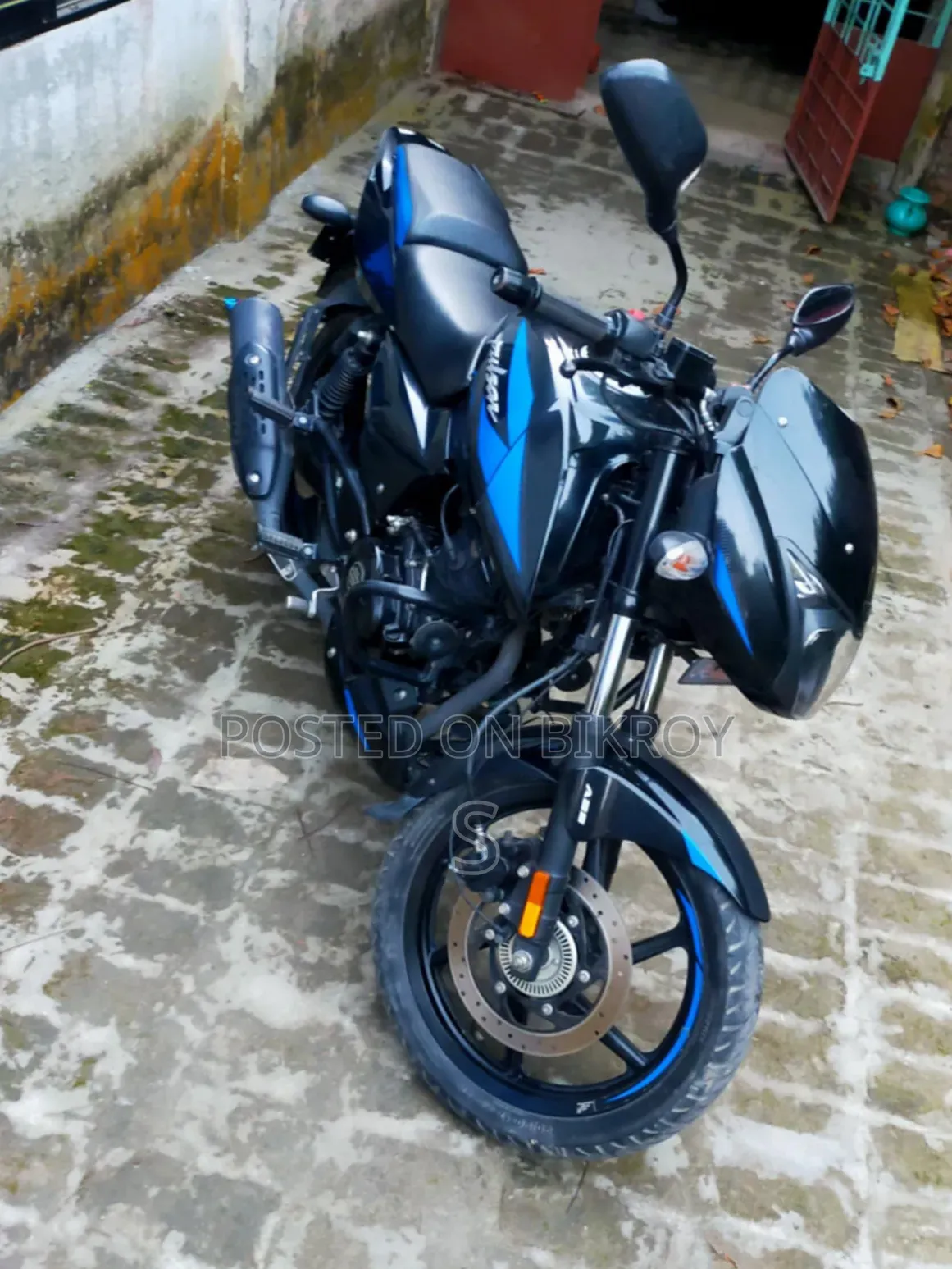 Bajaj Pulsar 150 2025 Blue