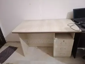 রিডিং টেবিল