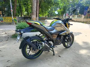 Suzuki Gixxer 2025 Gray